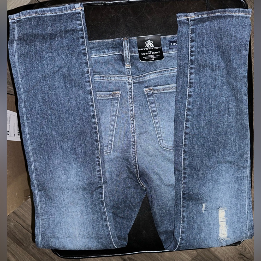Rock & Republic Mid Rise Skinny Jeans - Picture 2 of 5